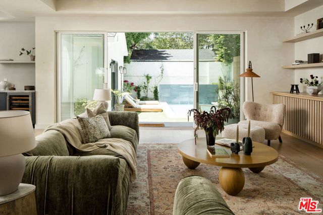 5651 Clinton Street, Los Angeles, CA 90004