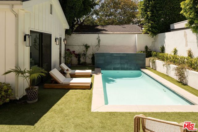 5651 Clinton Street, Los Angeles, CA 90004