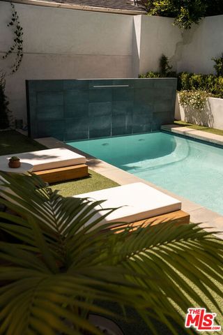 5651 Clinton Street, Los Angeles, CA 90004