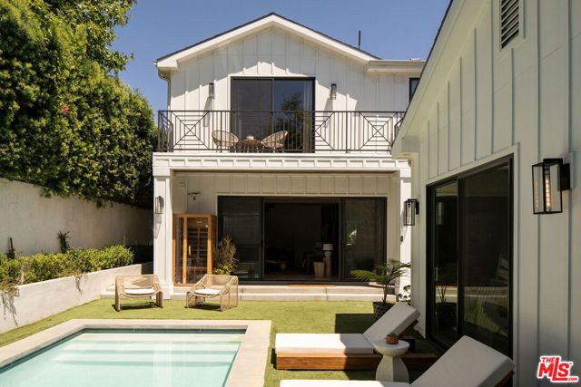 5651 Clinton Street, Los Angeles, CA 90004