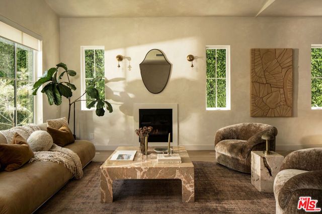 5651 Clinton Street, Los Angeles, CA 90004