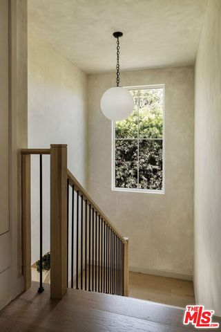 5651 Clinton Street, Los Angeles, CA 90004