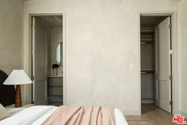 5651 Clinton Street, Los Angeles, CA 90004