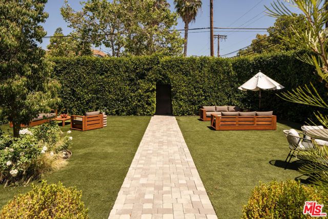 5651 Clinton Street, Los Angeles, CA 90004