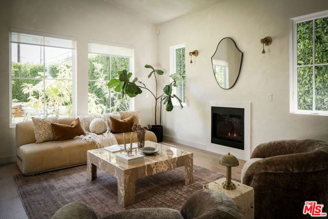 5651 Clinton Street, Los Angeles, CA 90004