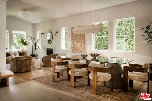 5651 Clinton Street, Los Angeles, CA 90004
