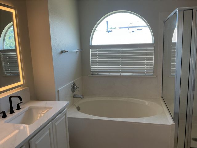 117 Waterloo DR, Kyle, TX 78640