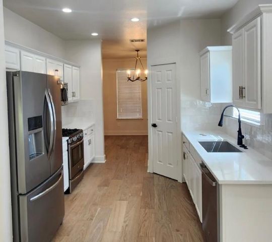 117 Waterloo DR, Kyle, TX 78640