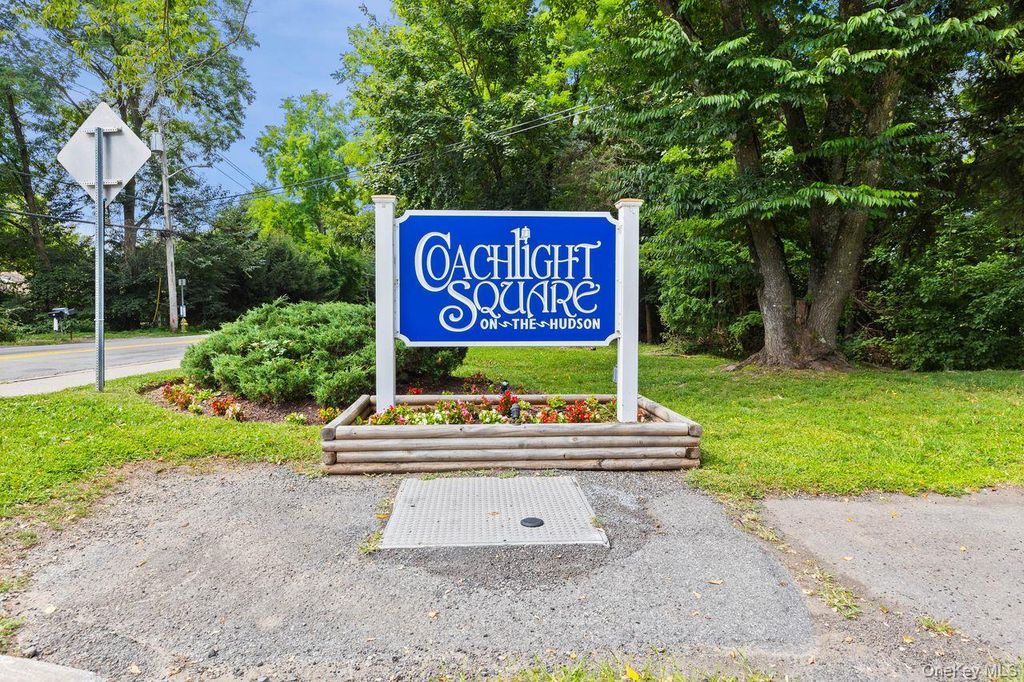 56 Coachlight Square 56, Montrose, NY 10548