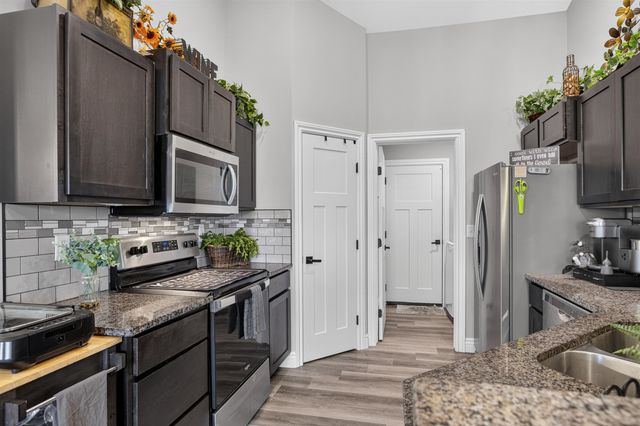5334 N Pebblecreek St, Bel Aire, KS 67226