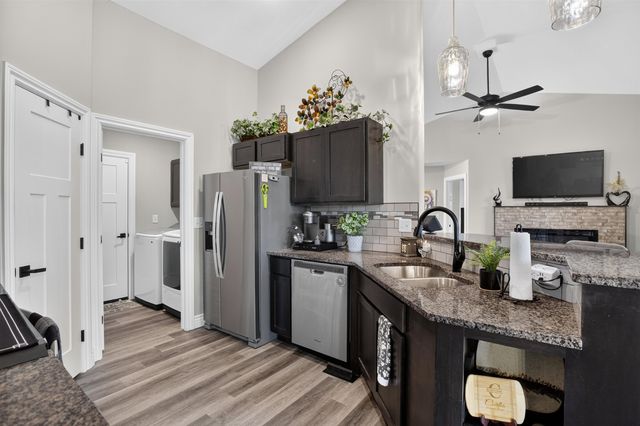 5334 N Pebblecreek St, Bel Aire, KS 67226