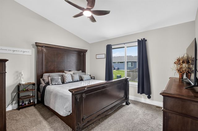 5334 N Pebblecreek St, Bel Aire, KS 67226