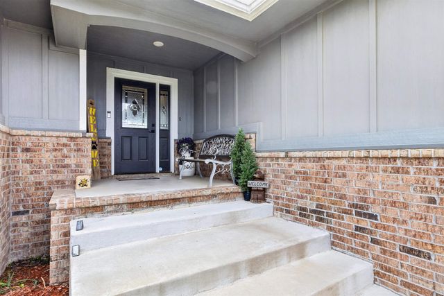 5334 N Pebblecreek St, Bel Aire, KS 67226
