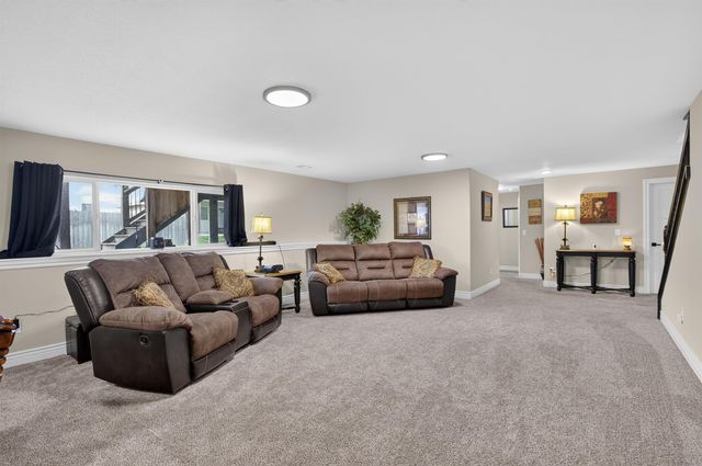 5334 N Pebblecreek St, Bel Aire, KS 67226