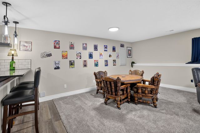 5334 N Pebblecreek St, Bel Aire, KS 67226