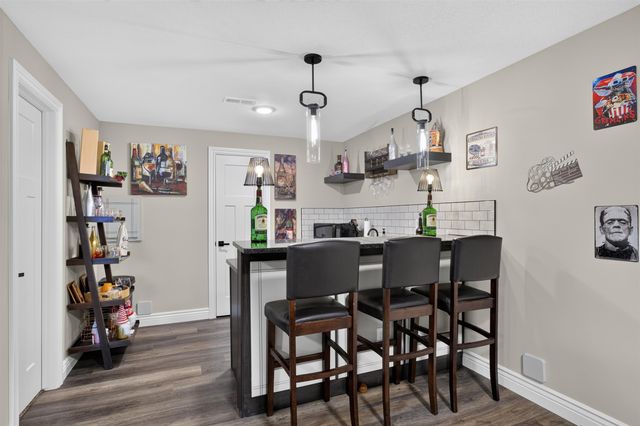 5334 N Pebblecreek St, Bel Aire, KS 67226