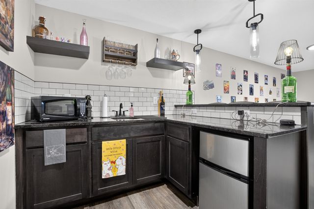 5334 N Pebblecreek St, Bel Aire, KS 67226