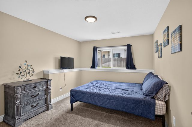 5334 N Pebblecreek St, Bel Aire, KS 67226
