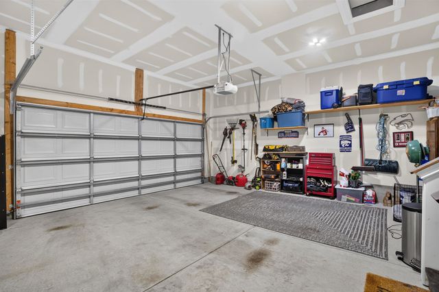 5334 N Pebblecreek St, Bel Aire, KS 67226
