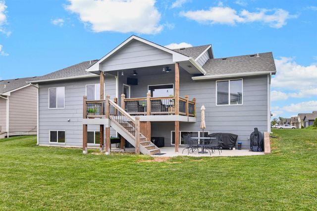 5334 N Pebblecreek St, Bel Aire, KS 67226
