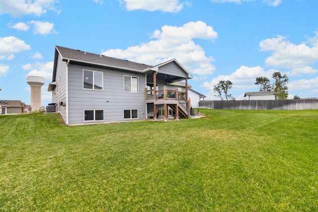 5334 N Pebblecreek St, Bel Aire, KS 67226