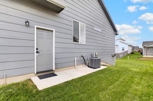 5334 N Pebblecreek St, Bel Aire, KS 67226