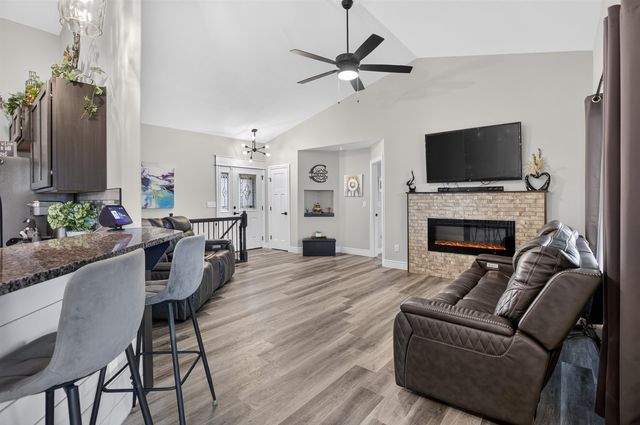 5334 N Pebblecreek St, Bel Aire, KS 67226