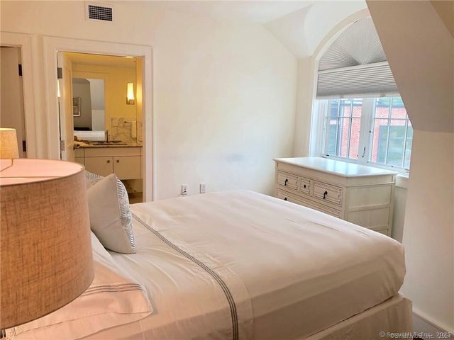 5 Church Lane 410, Westport, CT 06880