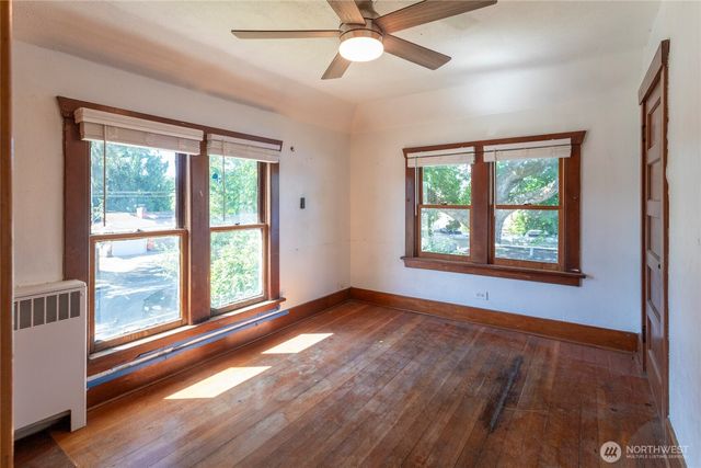 826 9th Street SW, Puyallup, WA 98371