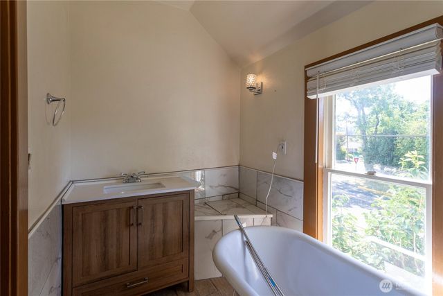826 9th Street SW, Puyallup, WA 98371