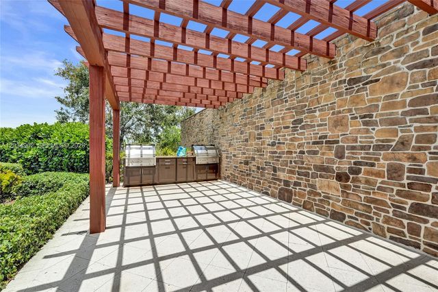 19593 Whispering Creek Rd, Loxahatchee, FL 33470