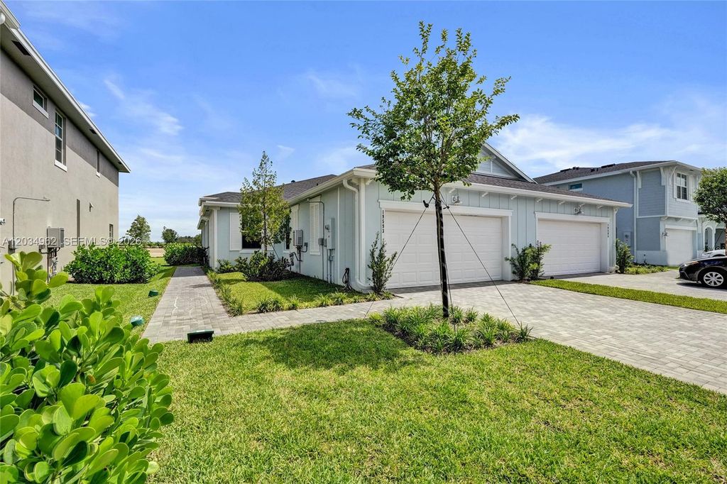 19593 Whispering Creek Rd, Loxahatchee, FL 33470