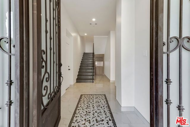 2566 E Chevy Chase Drive, Glendale, CA 91206