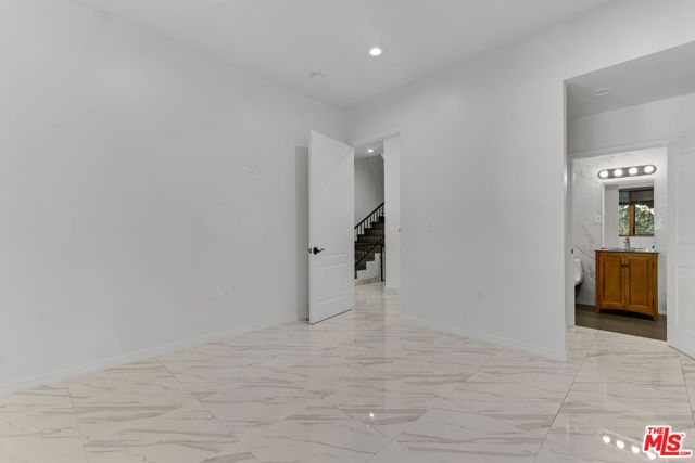 2566 E Chevy Chase Drive, Glendale, CA 91206