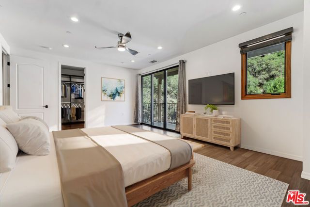 2566 E Chevy Chase Drive, Glendale, CA 91206