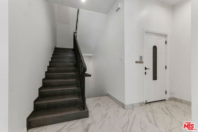 2566 E Chevy Chase Drive, Glendale, CA 91206