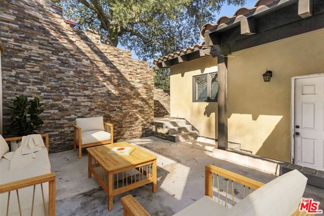 2566 E Chevy Chase Drive, Glendale, CA 91206