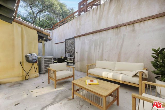 2566 E Chevy Chase Drive, Glendale, CA 91206