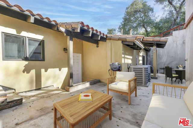 2566 E Chevy Chase Drive, Glendale, CA 91206