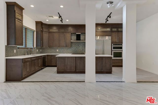 2566 E Chevy Chase Drive, Glendale, CA 91206