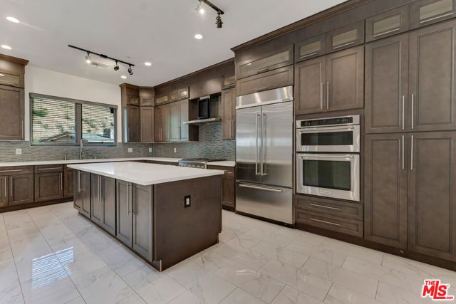 2566 E Chevy Chase Drive, Glendale, CA 91206