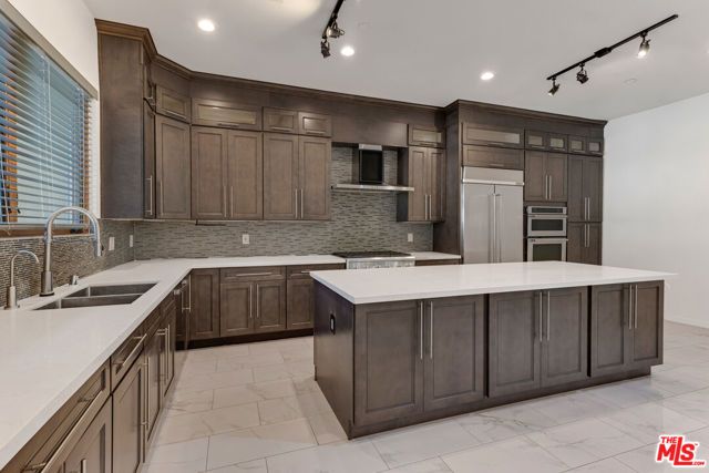 2566 E Chevy Chase Drive, Glendale, CA 91206