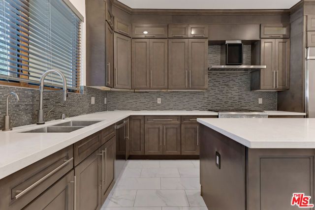 2566 E Chevy Chase Drive, Glendale, CA 91206