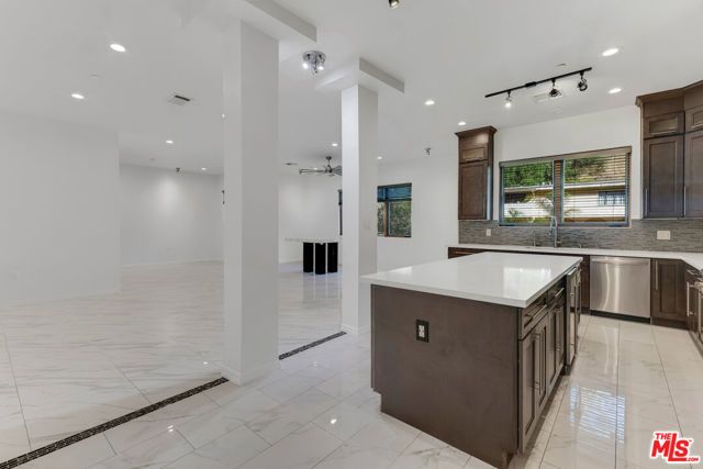 2566 E Chevy Chase Drive, Glendale, CA 91206