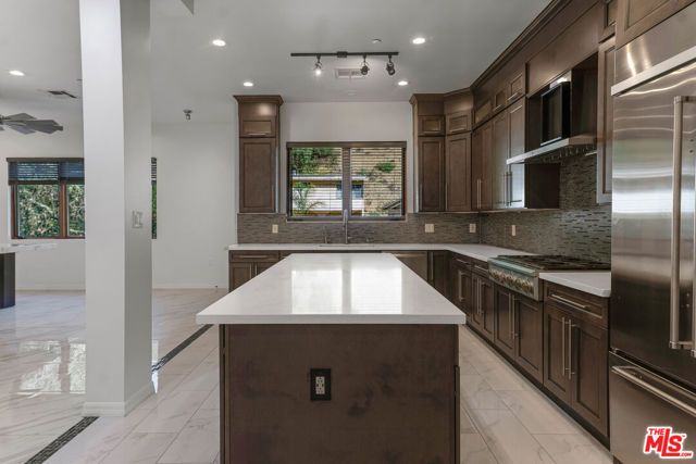 2566 E Chevy Chase Drive, Glendale, CA 91206