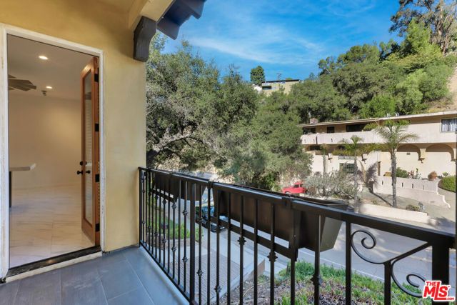 2566 E Chevy Chase Drive, Glendale, CA 91206