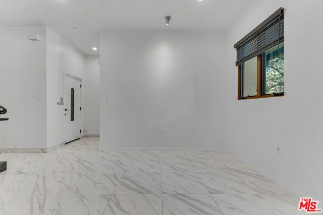2566 E Chevy Chase Drive, Glendale, CA 91206