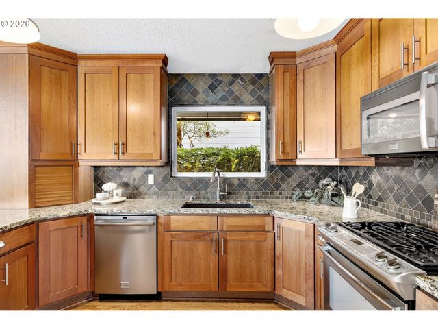 1658 FIRCREST Dr, Lake Oswego, OR 97034