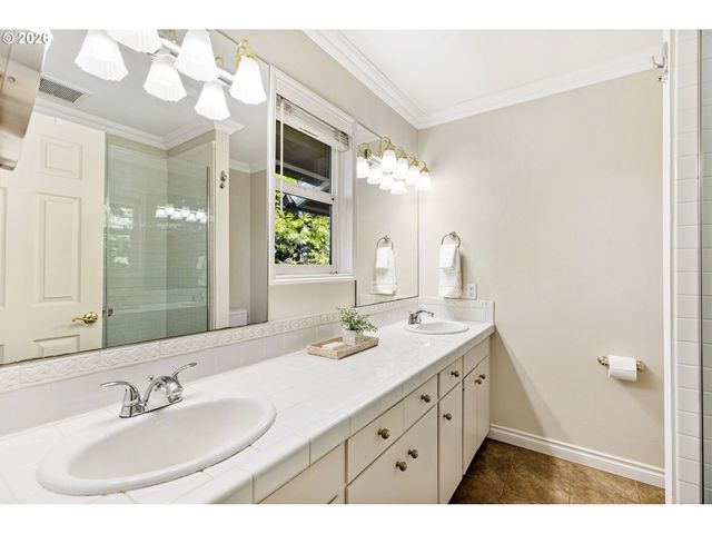 1658 FIRCREST Dr, Lake Oswego, OR 97034