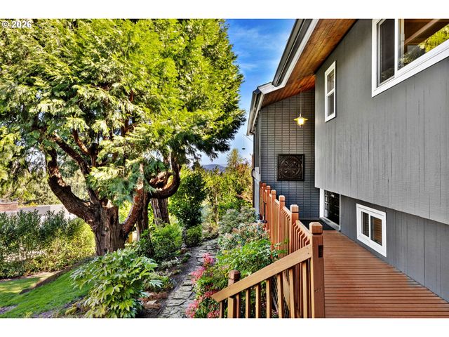 1658 FIRCREST Dr, Lake Oswego, OR 97034